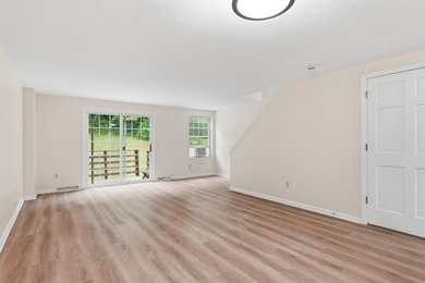 This move-in-ready Colchester Village condo offers fresh paint - photo 13