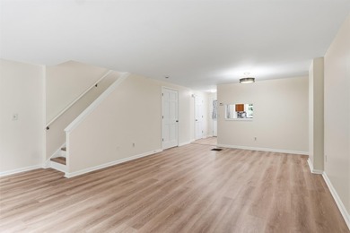 This move-in-ready Colchester Village condo offers fresh paint - photo 15