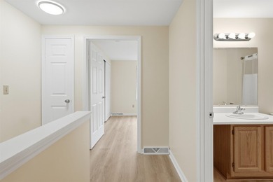This move-in-ready Colchester Village condo offers fresh paint - photo 16