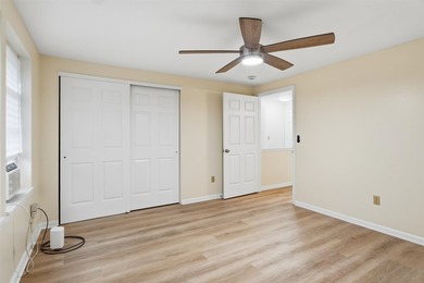This move-in-ready Colchester Village condo offers fresh paint - photo 21