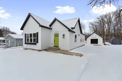 Lake Home For Sale in Edgerton, Wisconsin