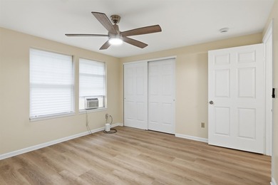 This move-in-ready Colchester Village condo offers fresh paint - photo 22