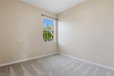 APPROVED SHORT SALE! Spacious and move in ready! This - photo 29