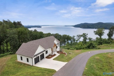 Lake Home For Sale in Guntersville, Alabama