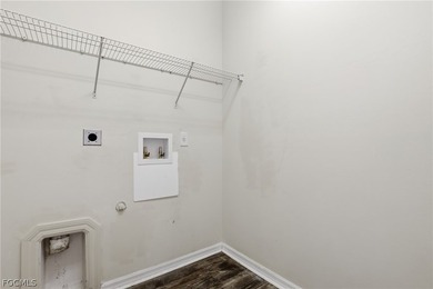 APPROVED SHORT SALE! Spacious and move in ready! This - photo 33