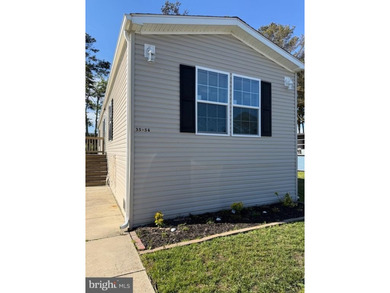 Enjoy coastal living in this well-maintained 3-bedroom, 2-bath - photo 2