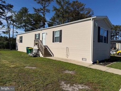 Enjoy coastal living in this well-maintained 3-bedroom, 2-bath - photo 3