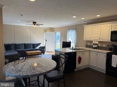 Enjoy coastal living in this well-maintained 3-bedroom, 2-bath - photo 6