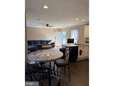 Enjoy coastal living in this well-maintained 3-bedroom, 2-bath - photo 7