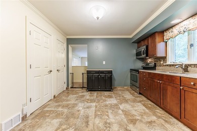 Welcome to this spacious and versatile 2,262 sq. ft. Cape Cod - photo 8