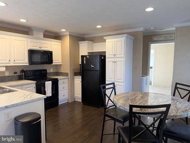 Enjoy coastal living in this well-maintained 3-bedroom, 2-bath - photo 8