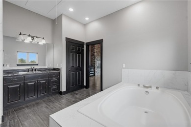 Expansive Ozark views define this custom 1,500sq residence on 9 - photo 12