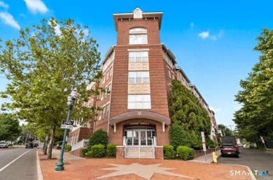 Downtown Stamford Living at Its Best! This fantastic 2-bed - photo 2