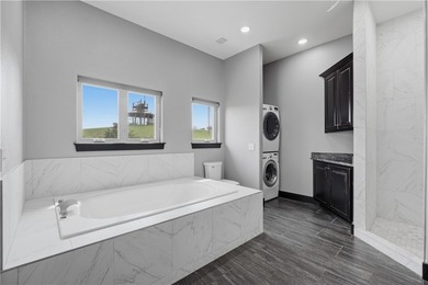 Expansive Ozark views define this custom 1,500sq residence on 9 - photo 13