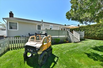 Beautifully maintained 3-bedroom, 2.5-bath ranch located in the - photo 29