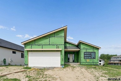 Welcome to this exceptional new construction villa tucked away - photo 1