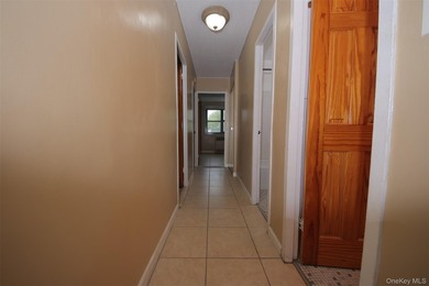 Spacious unit with views from terrace towards Pelham. Master - photo 10