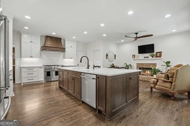 Welcome to this exquisite home in the highly sought-after - photo 2