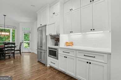 Welcome to this exquisite home in the highly sought-after - photo 6