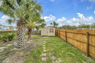 Directly across the street from the Gulf, this 2 bedroom, 2 - photo 32