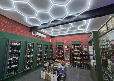 Turnkey liquor and wine store located on a high-traffic - photo 4