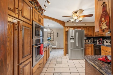 Beautiful lakefront condo in serene setting, close to everything - photo 14