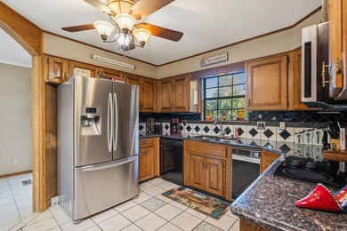 Beautiful lakefront condo in serene setting, close to everything - photo 15