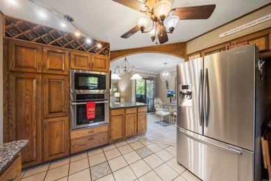 Beautiful lakefront condo in serene setting, close to everything - photo 17