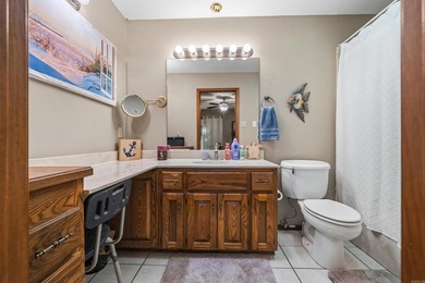 Beautiful lakefront condo in serene setting, close to everything - photo 22
