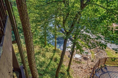 Beautiful lakefront condo in serene setting, close to everything - photo 36
