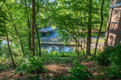 Beautiful lakefront condo in serene setting, close to everything - photo 40