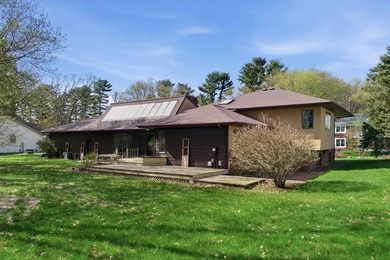 4+ bedrooms, 3 baths and huge double lot! 3 bedrooms on one - photo 2