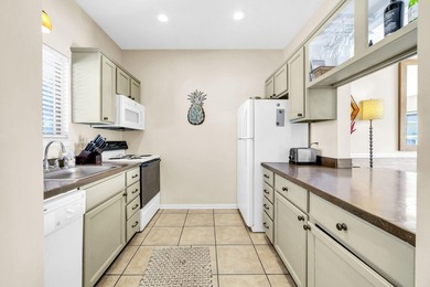 This wonderful condo is right on the beach and has a fantastic - photo 5