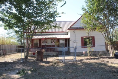 Lake Home Active Under Contract in Eustace, Texas