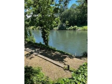 Lake Lot For Sale in Gold Hill, Oregon