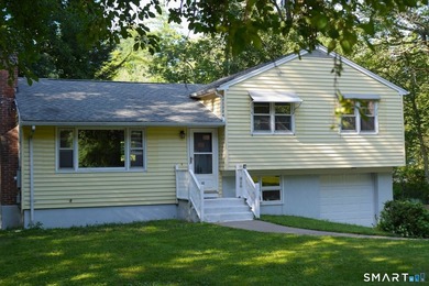 Welcome to 12 Silver dr; this lovely split-level home on a dead - photo 1