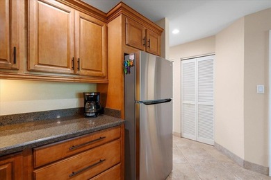 Beautifully renovated and ideally located, this ground-floor - photo 16