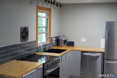 Welcome to 12 Silver dr; this lovely split-level home on a dead - photo 10