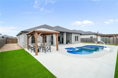 Welcome to 9518 Royal Oak Dr.! Built just three years ago and - photo 30