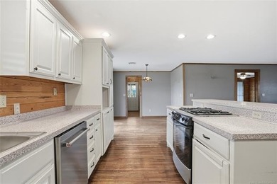 Rustic Log Cabin Retreat on Corner Lot in Claremore - Wraparound