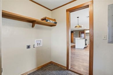 Rustic Log Cabin Retreat on Corner Lot in Claremore - Wraparound