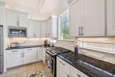 Fully renovated, turnkey beach home in the highly sought-after - photo 4