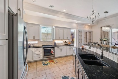 Fully renovated, turnkey beach home in the highly sought-after - photo 5