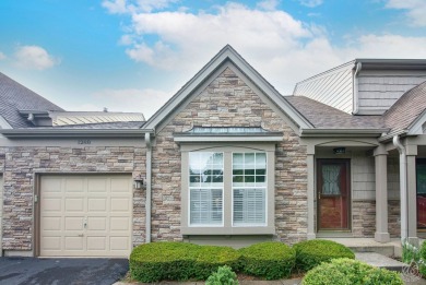 Lake Townhome/Townhouse For Sale in Carol Stream, Illinois