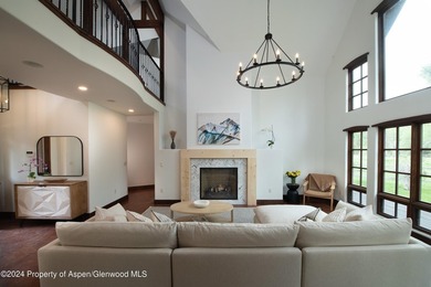 Located in Blue Creek Ranch, one of the midvalley's most - photo 4