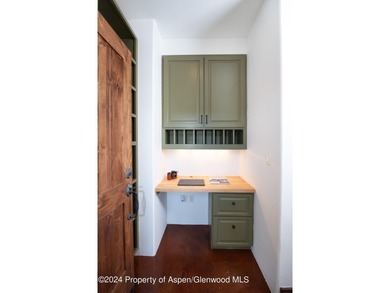 Located in Blue Creek Ranch, one of the midvalley's most - photo 8