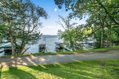 Welcome to effortless lake living at its finest! This charming - photo 18
