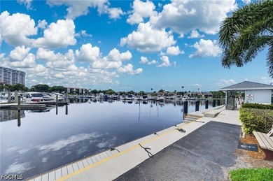 Premium 18th hole views. First floor end unit. Bundled amenities - photo 38