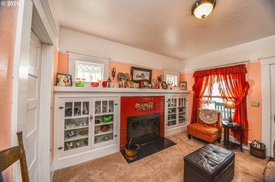 Fabulous intact charm! Wood floors under carpet. Leaded glass - photo 3