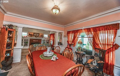 Fabulous intact charm! Wood floors under carpet. Leaded glass - photo 5